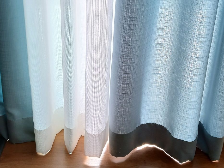 Cortinados verde água e branco