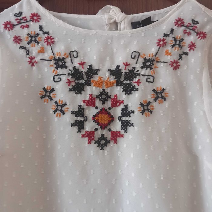 Bluzka damska z haftem