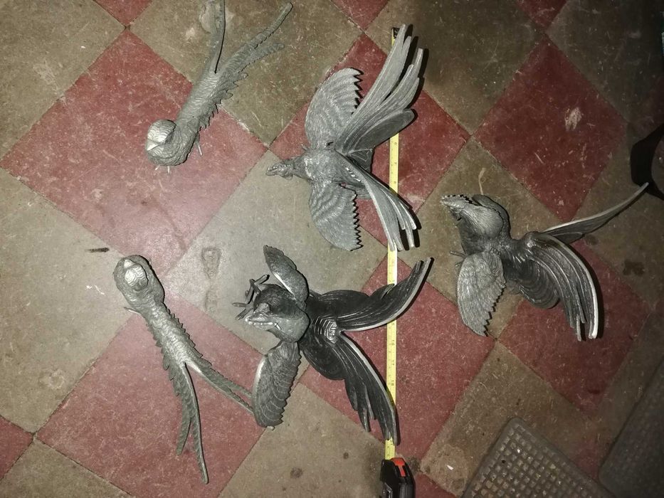 Escultura/Bibelot/Estatueta em bronze, conjunto de 5 galos.
