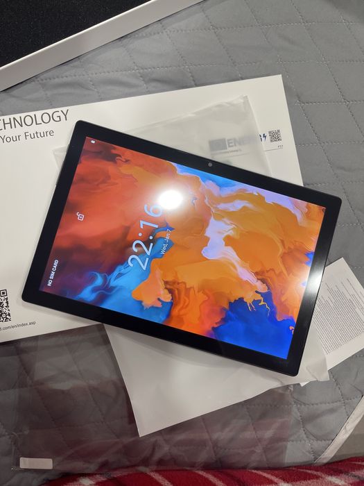 Планшет в гламурному пурпуровому кольорі