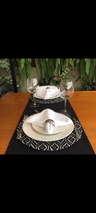 Kit trilho de mesa com souplaste e guardanapos para 4 pessoas