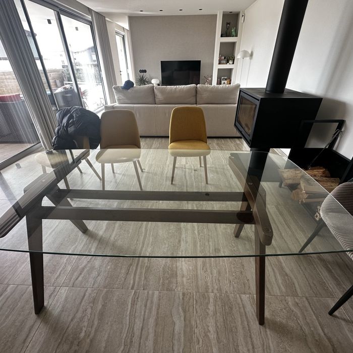 Mesa de vidro do gato preto