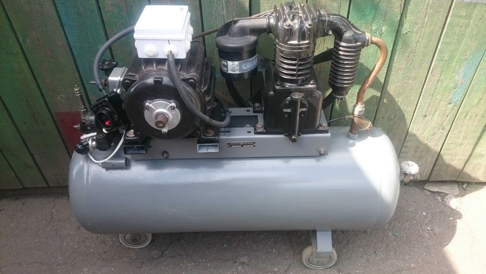 Продам,компрессор Ceccato,на 100л.