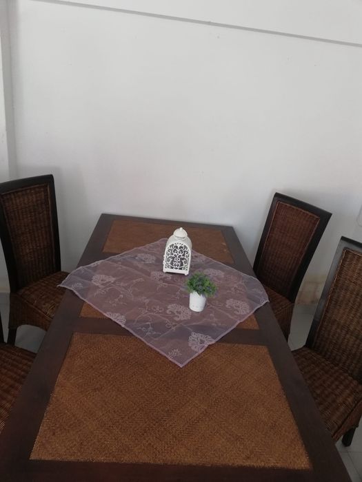 Mesa sala e cadeiras rusticas