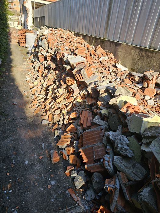 Ofereço Entulho + Transporte