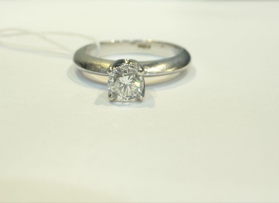 Золотое кольцо с бриллиантом Сова