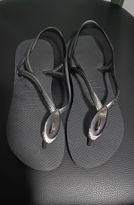 Havaianas pretas tamanho 33/34