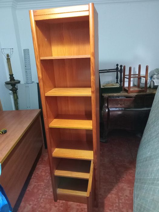 Cómoda móvel com gavetas