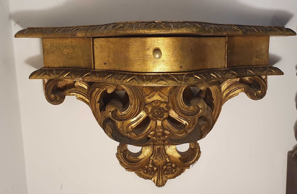 Mesa de cabeceira suspensa