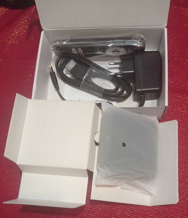 Смарт ТВ приставка Smart TV R69-1 8/128Gb Android 14.0