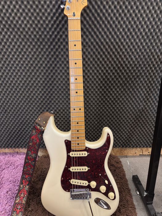 Fender stratocaster player plus