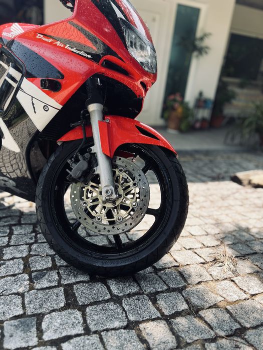 Honda CBR 600 F3 1998 – Tricolor – Completa – Sem documentos