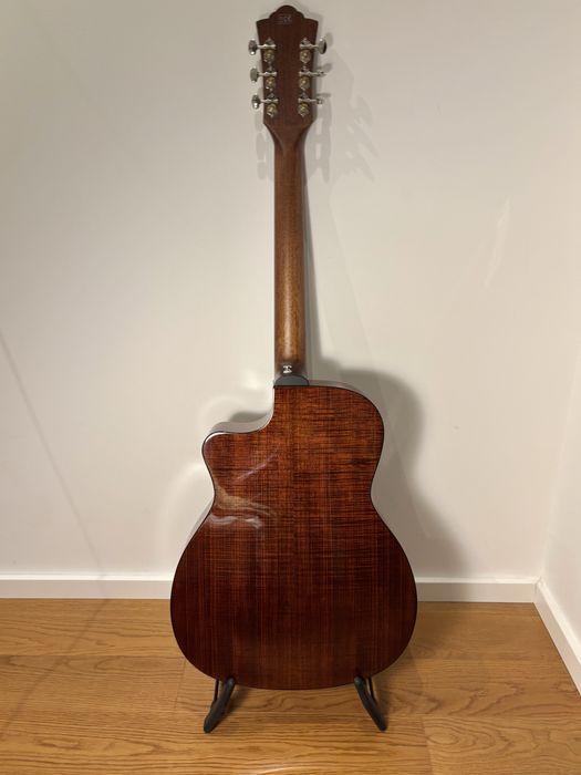 Guitarra eletroacústica GUILD OM-260CE Deluxe Blackwood