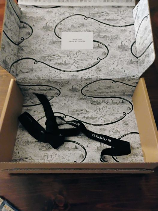 karton opakowaniowy mytheresa plus wstazka