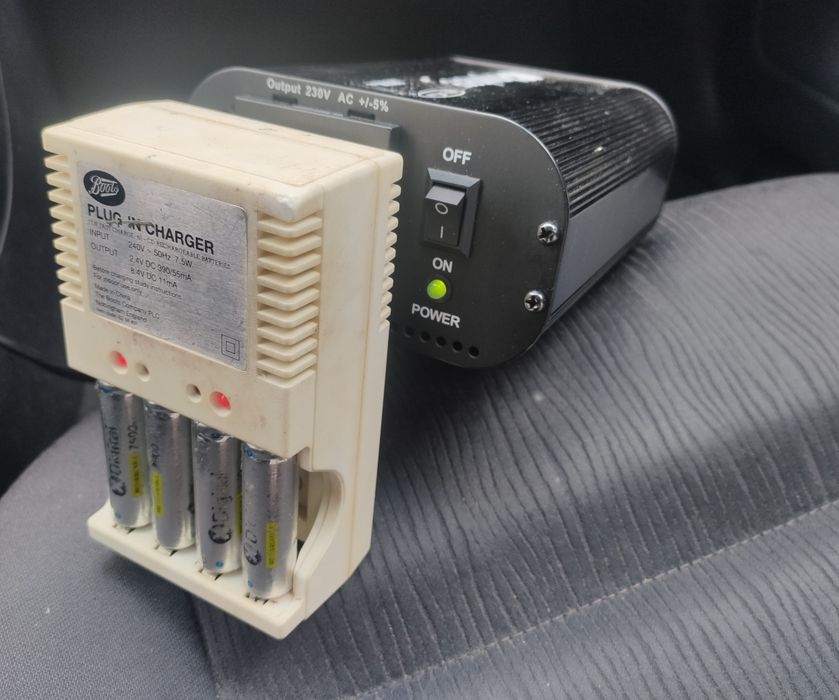 Інвертор Belkin AC Anywhere 300W, 12V/~230V