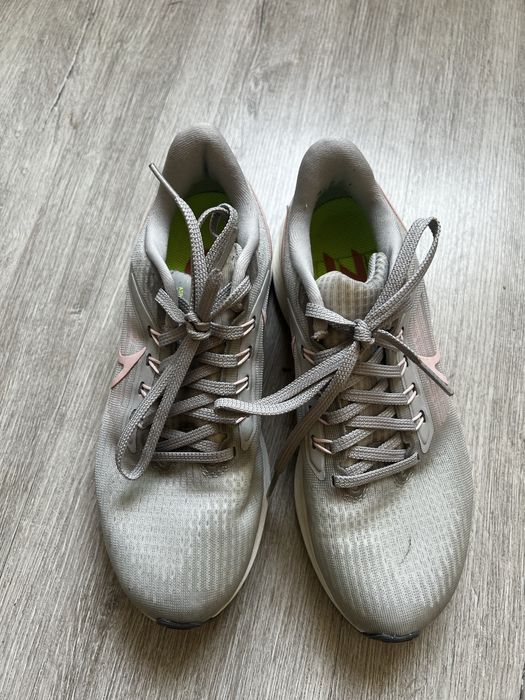 Жіночі кросівки Nike