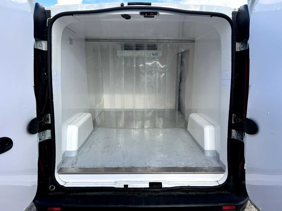 RENAULT TRAFIC LONGA COM REFRIGERAÇÃO DE PARQUE