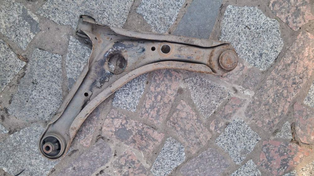 Рычаг на Джили мк передний левый и правый  500грн. За пару