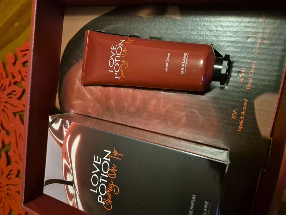 Woda perfumowana Love potion cherry on Top krem do rąk