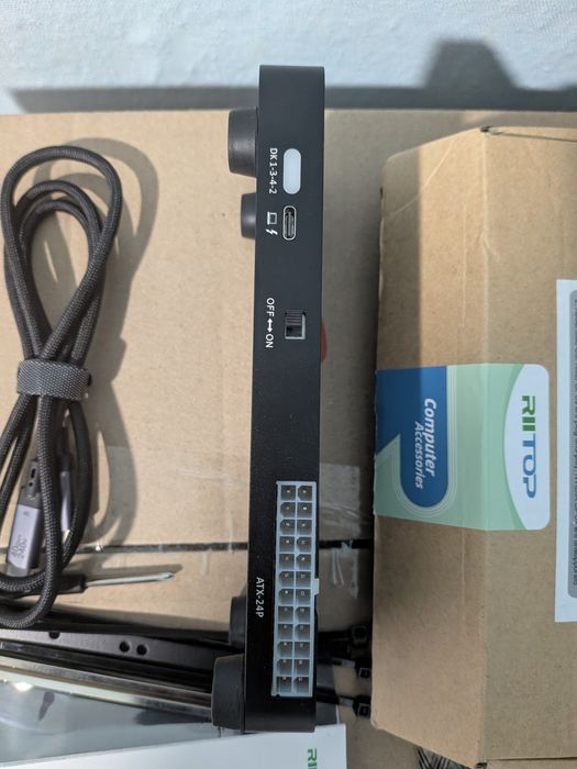 Нова eGPU док-станція RIITOP USB4 / Thunderbolt 4 (TB4GD-BK) 40Gbps
