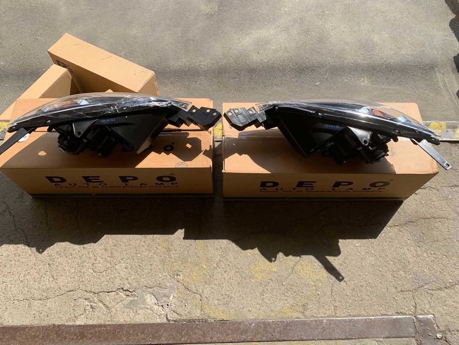 Фара ліва права Мазда 3 MAZDA 3 BK 04-09 SDN/HB