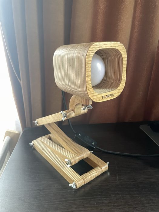 Настільна лампа Pixaro Light від Flampic зі смарт Led лампочкою