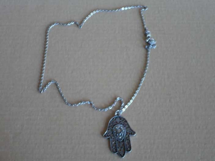 Fio com a mão de Fátima