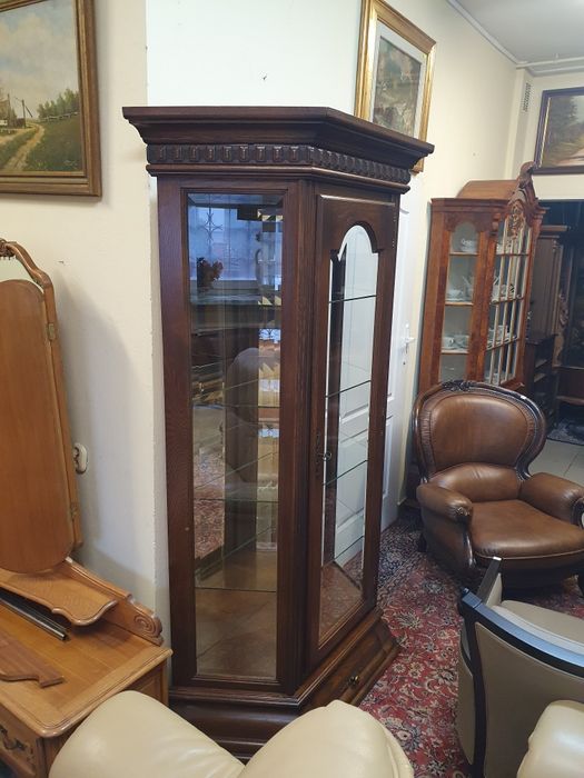 Duża dębowa witryna - serwantka