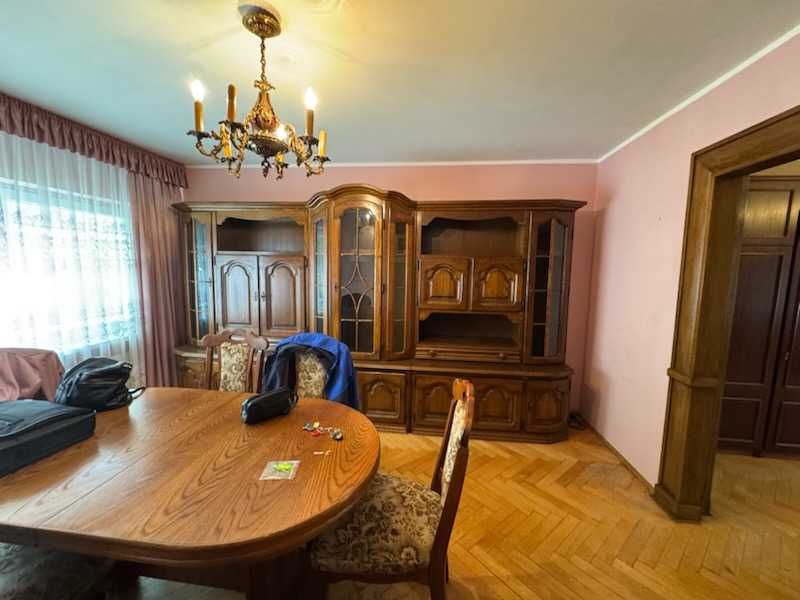 stół z kompletem krzeseł