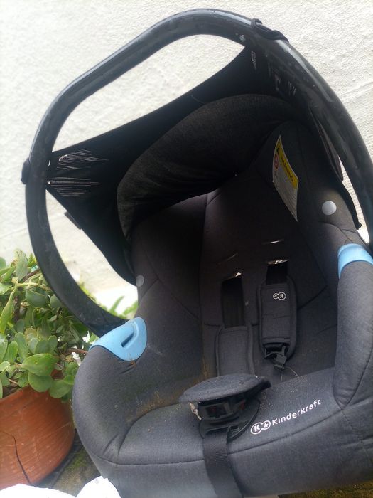 Cadeirinha auto bebe nova 10eur.