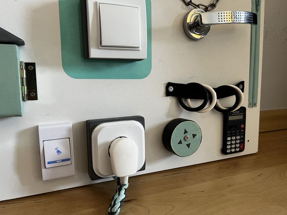 Tablica manipulacyjna Montessori dla dzieci