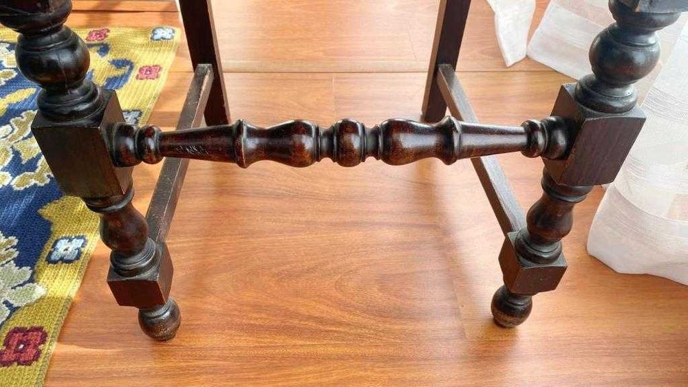 Mesa de Sala c/ Cadeiras (em mogno)