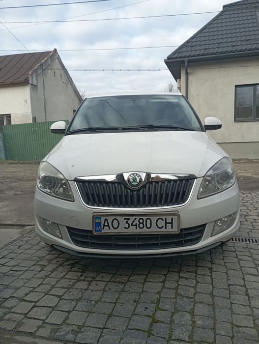 Продам машину Skoda Fabia
