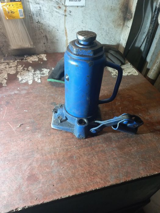 Домкрат 3т 5т бутылочный