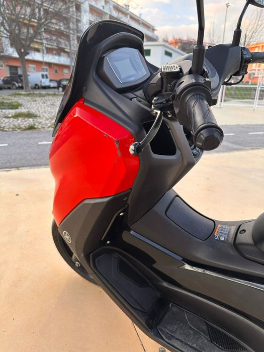 Yamaha Nmax 125   15 mil km's