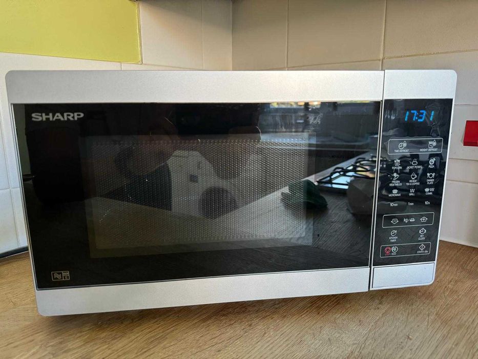 Microondas Sharp 20L com grill em muito bom estado.