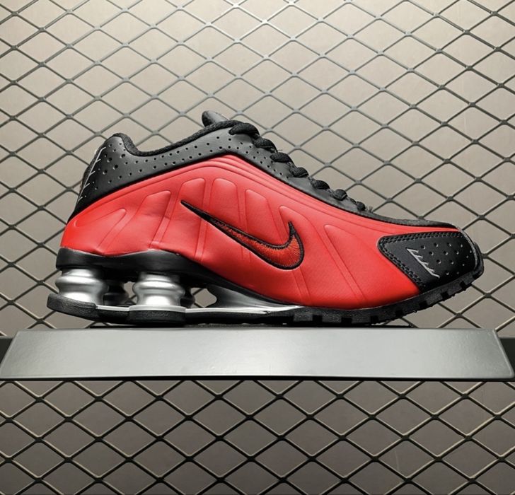 Nike Shox r4.