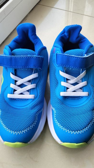 Взуття. Кросівки нахлопчика 31 розмір