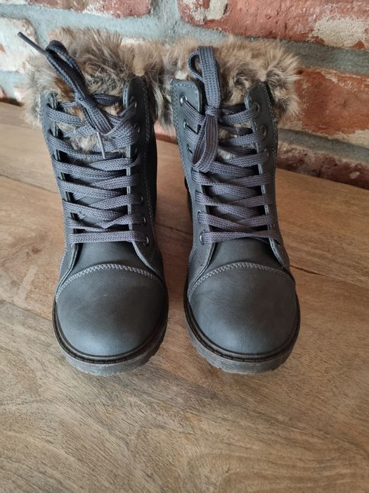 Szare traperki z futerkiem