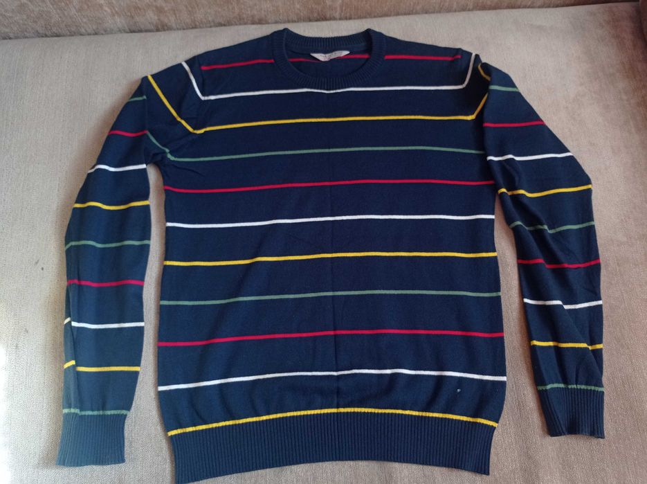 Светр тонкий фірма Глорія джинс на 10-12 років