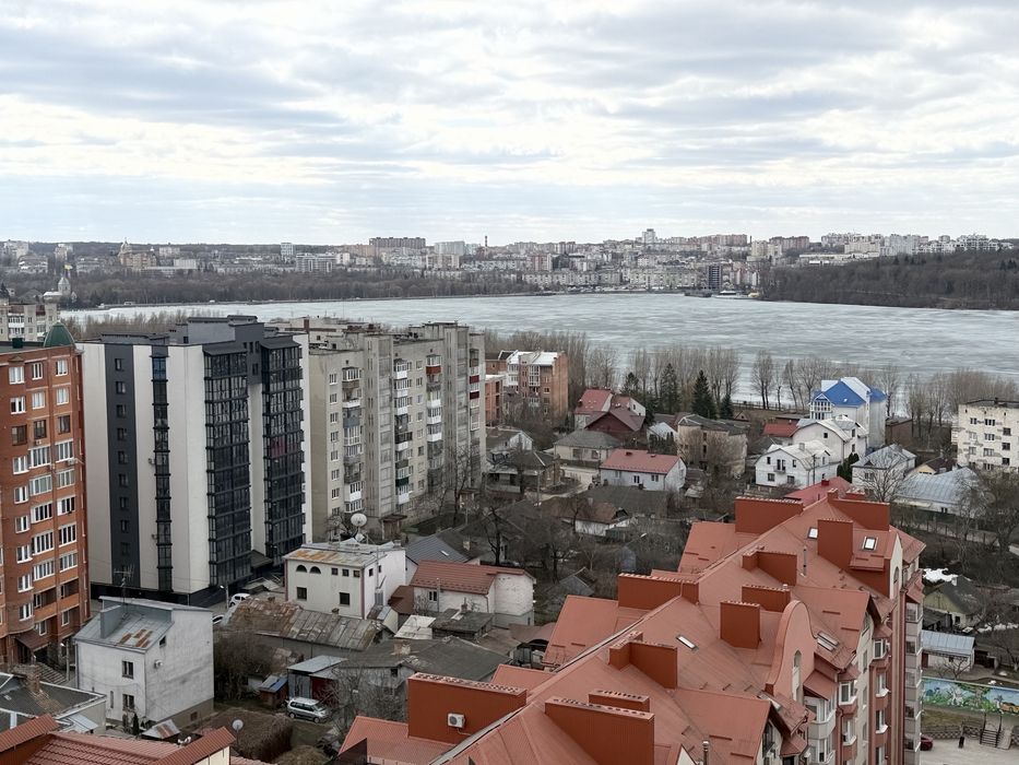 Продаж 2к квартири з виглядом на озеро