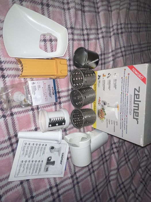 Продам мʼясорубка zelmer 687  з комплектом насадок