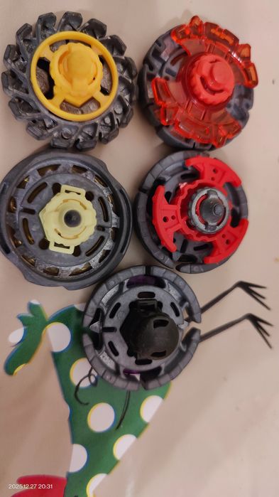 Beyblade, pião e lançador  primeira geração