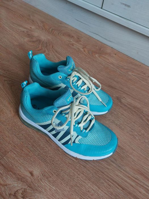 Adidasy Venice r. 37