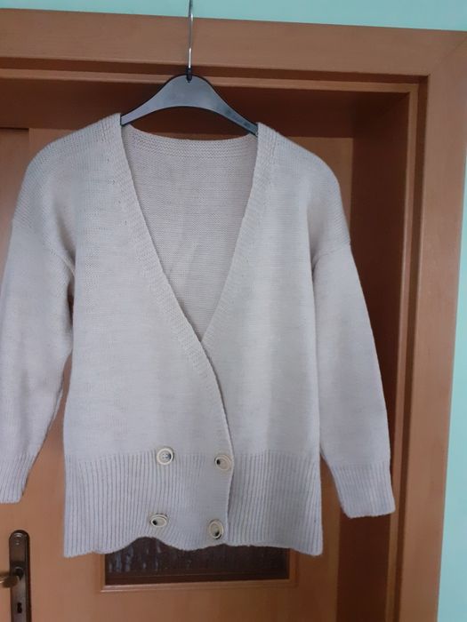 Nowy wełniany sweter