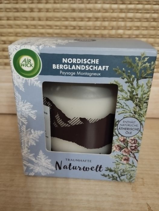 Свеча с нежным цветочным ароматом