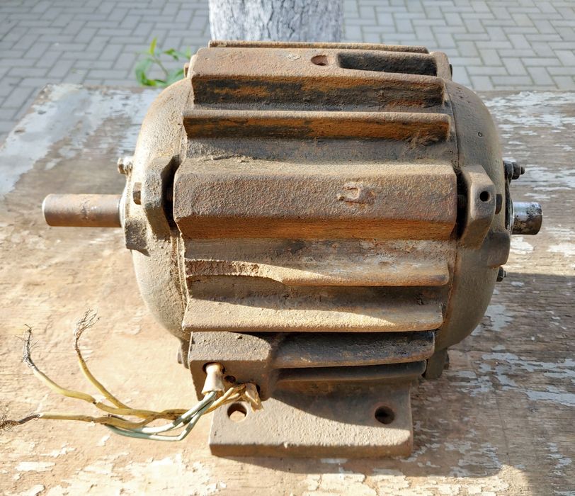 Электродвигатель АО32-4 (СССР)