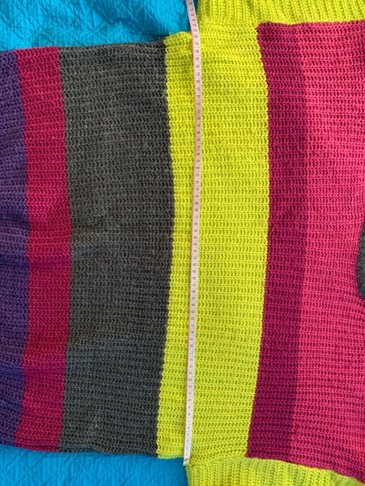 Sweter w paski kolorowe