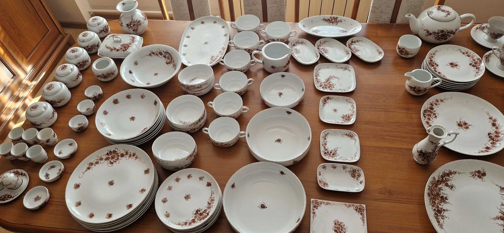 Serwis kawowo-obiadowy ręcznie malowany. Porcelana Karolina. Jackowski