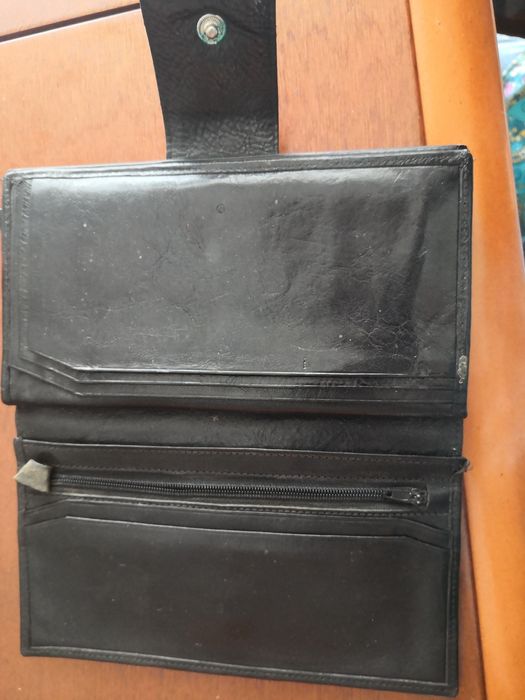 Porta moedas em pele comprado haity